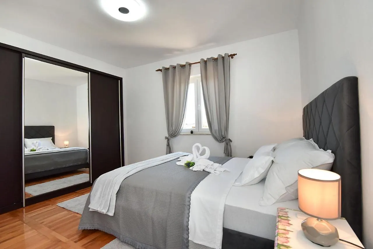 Lana Apartman Zadar Apartment