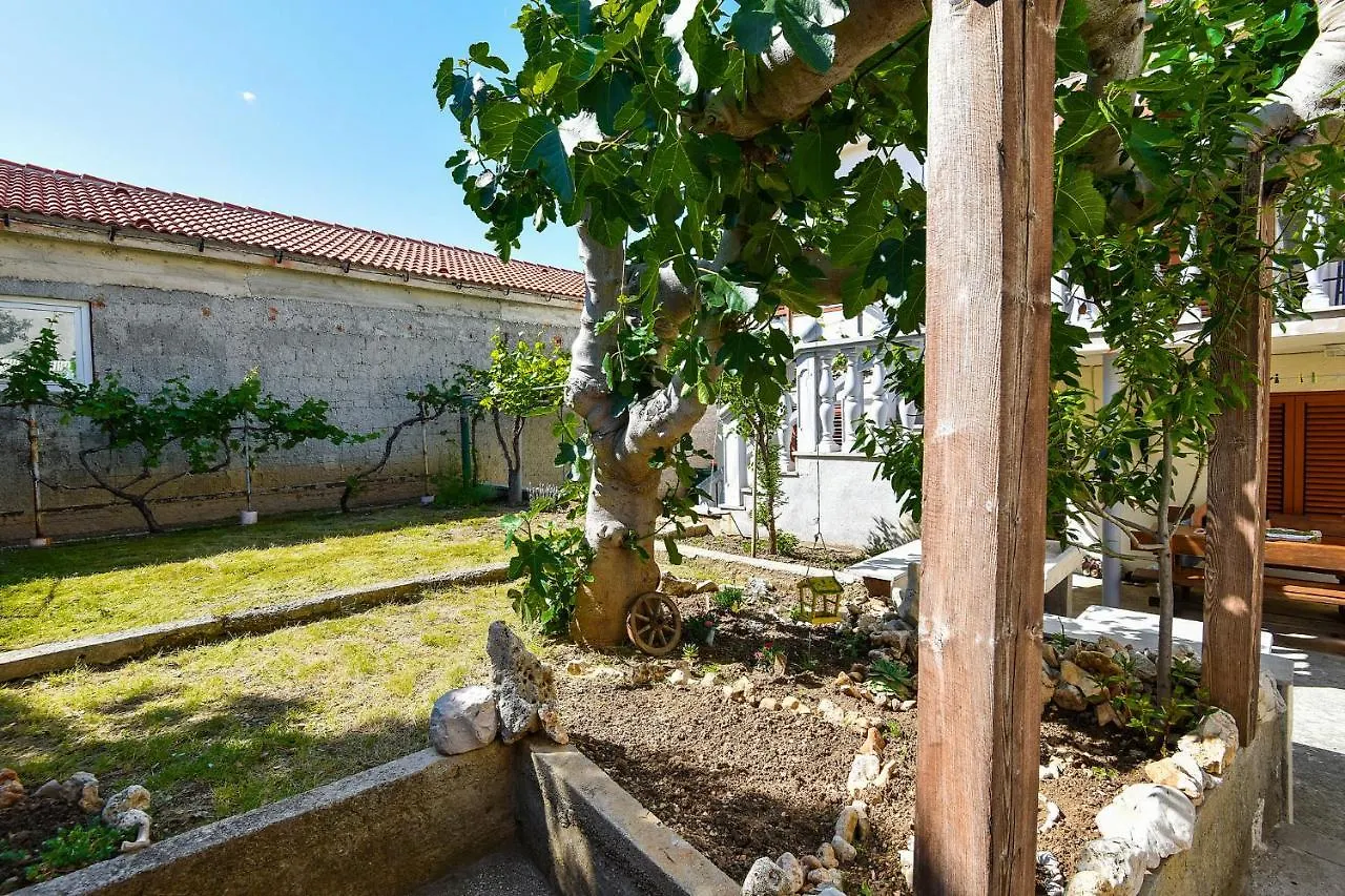 Lana Apartman Zadar Apartment
